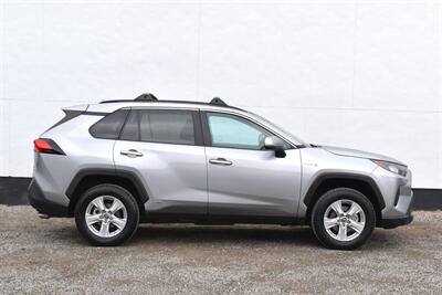 2019 Toyota RAV4 Hybrid LE AWD 4dr SUV! 41 City MPG! 38 Hwy MPG! Back Up Camera! Lane Assist! Blind Spot Monitor! Bluetooth Connectivity! Roof Rack! Heated Seats! Sport/ECO/EV/Trail Drive Modes! - Photo 6 - Portland, OR 97266