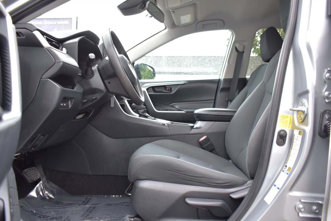 2019 Toyota RAV4 Hybrid LE AWD 4dr SUV! 41 City MPG! 38 Hwy MPG! Back Up Camera! Lane Assist! Blind Spot Monitor! Bluetooth Connectivity! Roof Rack! Heated Seats! Sport/ECO/EV/Trail Drive Modes! - Photo 10 - Portland, OR 97266