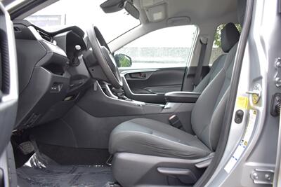2019 Toyota RAV4 Hybrid LE AWD 4dr SUV! 41 City MPG! 38 Hwy MPG! Back Up Camera! Lane Assist! Blind Spot Monitor! Bluetooth Connectivity! Roof Rack! Heated Seats! Sport/ECO/EV/Trail Drive Modes! - Photo 10 - Portland, OR 97266