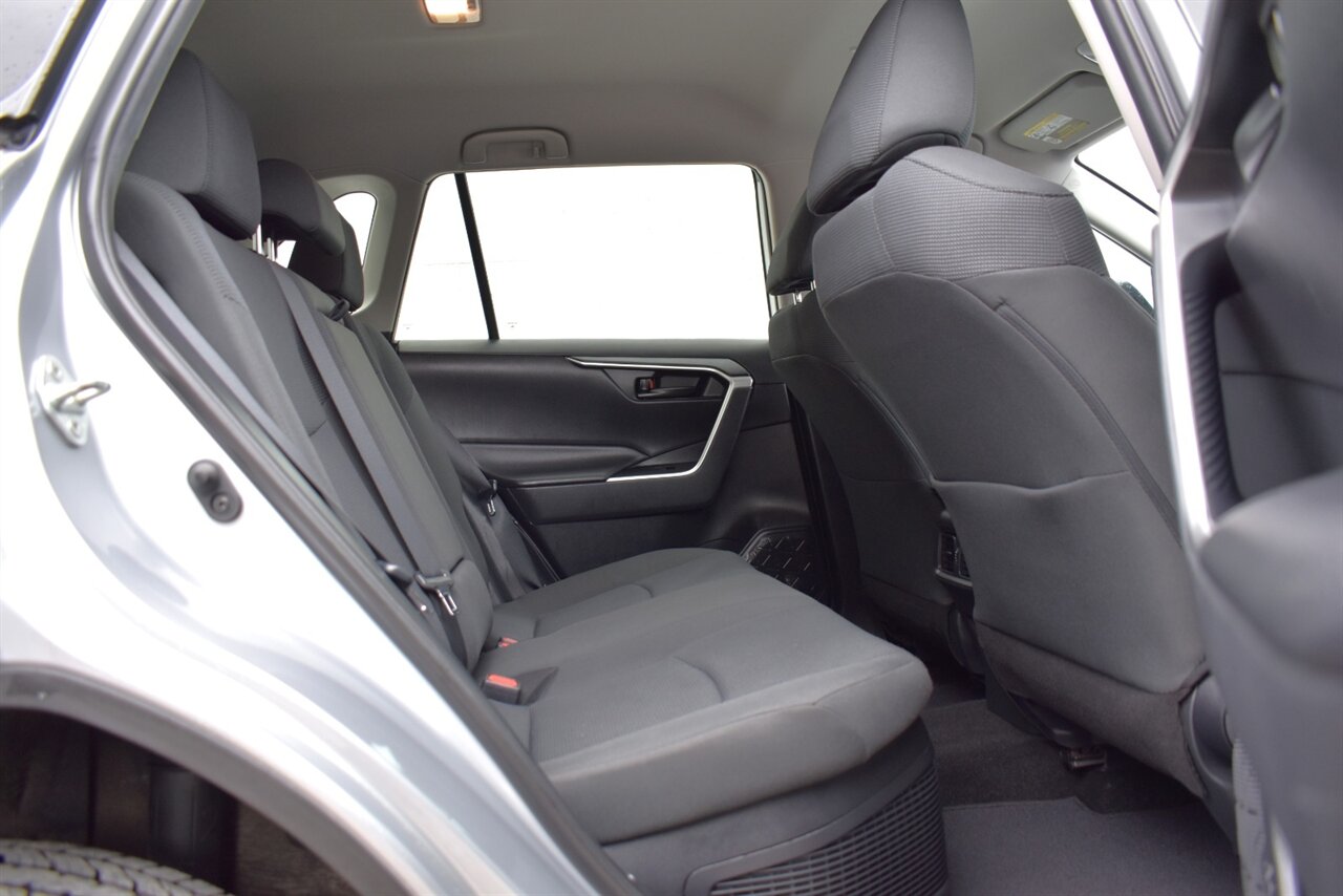 2019 Toyota RAV4 Hybrid LE AWD 4dr SUV! 41 City MPG! 38 Hwy MPG! Back Up Camera! Lane Assist! Blind Spot Monitor! Bluetooth Connectivity! Roof Rack! Heated Seats! Sport/ECO/EV/Trail Drive Modes! - Photo 29 - Portland, OR 97266