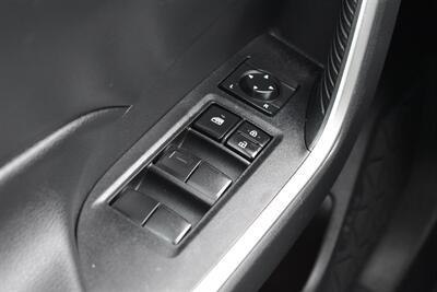 2019 Toyota RAV4 Hybrid LE AWD 4dr SUV! 41 City MPG! 38 Hwy MPG! Back Up Camera! Lane Assist! Blind Spot Monitor! Bluetooth Connectivity! Roof Rack! Heated Seats! Sport/ECO/EV/Trail Drive Modes! - Photo 16 - Portland, OR 97266