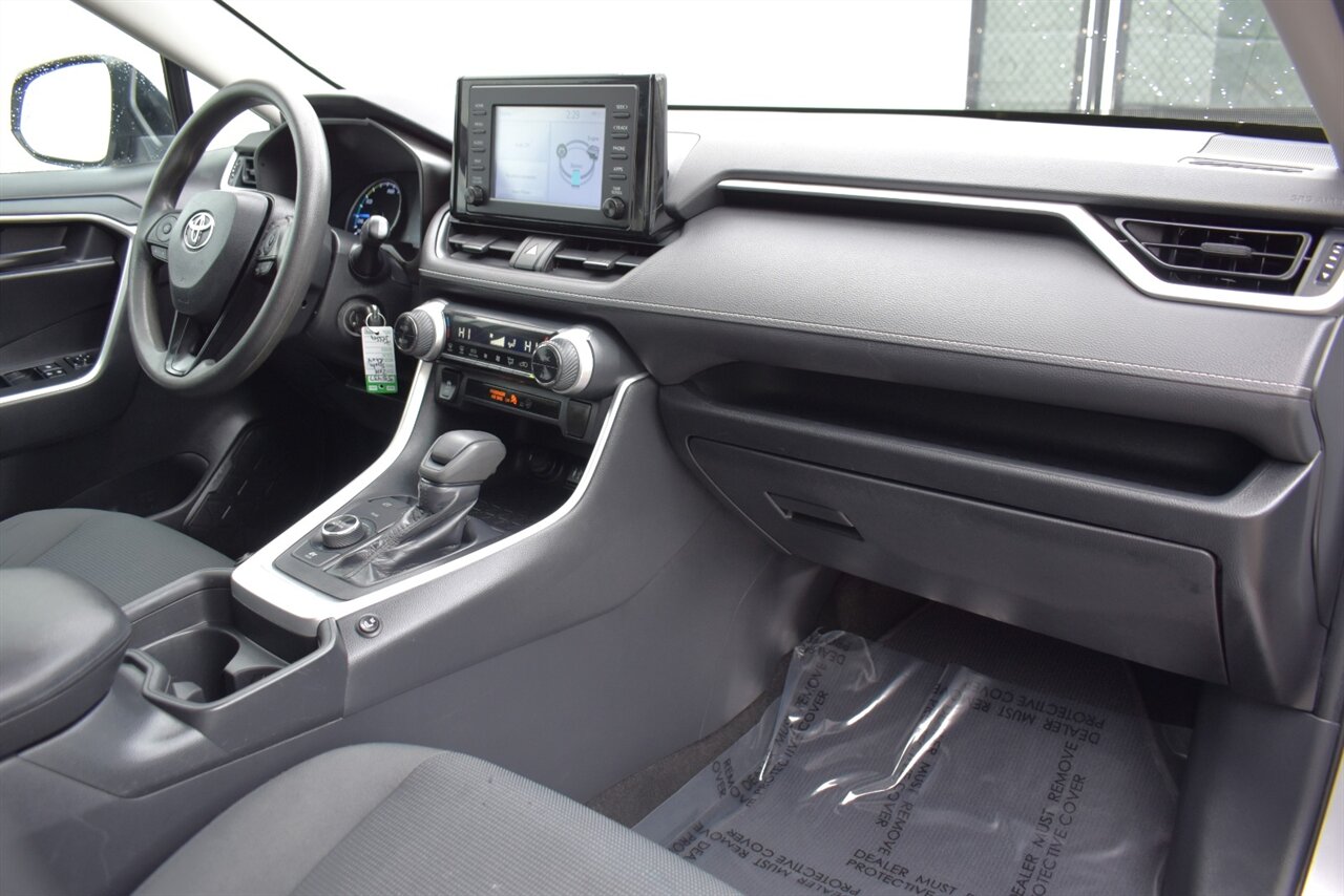 2019 Toyota RAV4 Hybrid LE AWD 4dr SUV! 41 City MPG! 38 Hwy MPG! Back Up Camera! Lane Assist! Blind Spot Monitor! Bluetooth Connectivity! Roof Rack! Heated Seats! Sport/ECO/EV/Trail Drive Modes! - Photo 11 - Portland, OR 97266