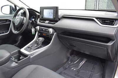 2019 Toyota RAV4 Hybrid LE AWD 4dr SUV! 41 City MPG! 38 Hwy MPG! Back Up Camera! Lane Assist! Blind Spot Monitor! Bluetooth Connectivity! Roof Rack! Heated Seats! Sport/ECO/EV/Trail Drive Modes! - Photo 11 - Portland, OR 97266