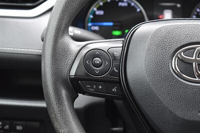 2019 Toyota RAV4 Hybrid LE AWD 4dr SUV! 41 City MPG! 38 Hwy MPG! Back Up Camera! Lane Assist! Blind Spot Monitor! Bluetooth Connectivity! Roof Rack! Heated Seats! Sport/ECO/EV/Trail Drive Modes! - Photo 14 - Portland, OR 97266