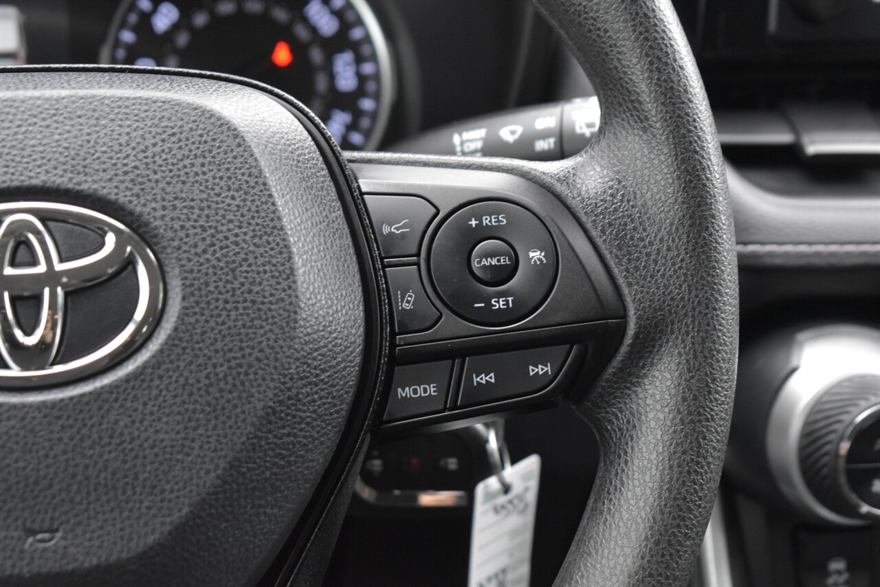 2019 Toyota RAV4 Hybrid LE AWD 4dr SUV! 41 City MPG! 38 Hwy MPG! Back Up Camera! Lane Assist! Blind Spot Monitor! Bluetooth Connectivity! Roof Rack! Heated Seats! Sport/ECO/EV/Trail Drive Modes! - Photo 15 - Portland, OR 97266