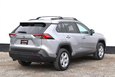 2019 Toyota RAV4 Hybrid LE AWD 4dr SUV! 41 City MPG! 38 Hwy MPG! Back Up Camera! Lane Assist! Blind Spot Monitor! Bluetooth Connectivity! Roof Rack! Heated Seats! Sport/ECO/EV/Trail Drive Modes! - Photo 5 - Portland, OR 97266