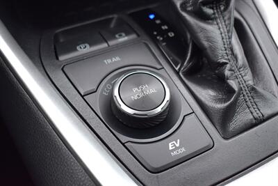 2019 Toyota RAV4 Hybrid LE AWD 4dr SUV! 41 City MPG! 38 Hwy MPG! Back Up Camera! Lane Assist! Blind Spot Monitor! Bluetooth Connectivity! Roof Rack! Heated Seats! Sport/ECO/EV/Trail Drive Modes! - Photo 26 - Portland, OR 97266