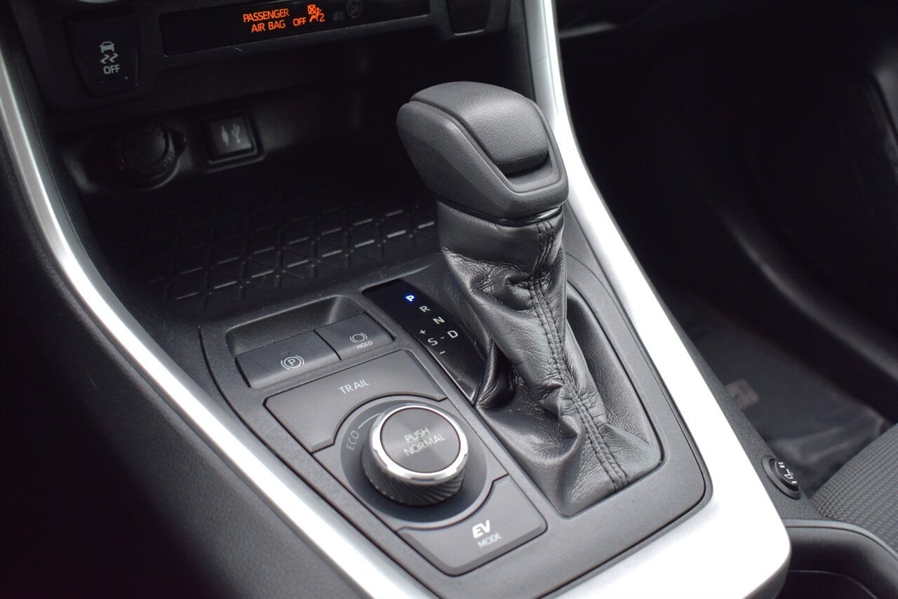 2019 Toyota RAV4 Hybrid LE AWD 4dr SUV! 41 City MPG! 38 Hwy MPG! Back Up Camera! Lane Assist! Blind Spot Monitor! Bluetooth Connectivity! Roof Rack! Heated Seats! Sport/ECO/EV/Trail Drive Modes! - Photo 25 - Portland, OR 97266
