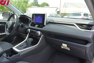 2024 Toyota RAV4 Hybrid XLE  AWD 4dr SUV! 41 MPG City! 38 MPG Hwy! Lane-Assist! Bluetooth! Rear View Camera! Eco/EV/Trail/Sport Mode! Sunroof! Roof-Rack! - Photo 12 - Portland, OR 97266