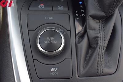 2024 Toyota RAV4 Hybrid XLE  AWD 4dr SUV! 41 MPG City! 38 MPG Hwy! Lane-Assist! Bluetooth! Rear View Camera! Eco/EV/Trail/Sport Mode! Sunroof! Roof-Rack! - Photo 21 - Portland, OR 97266