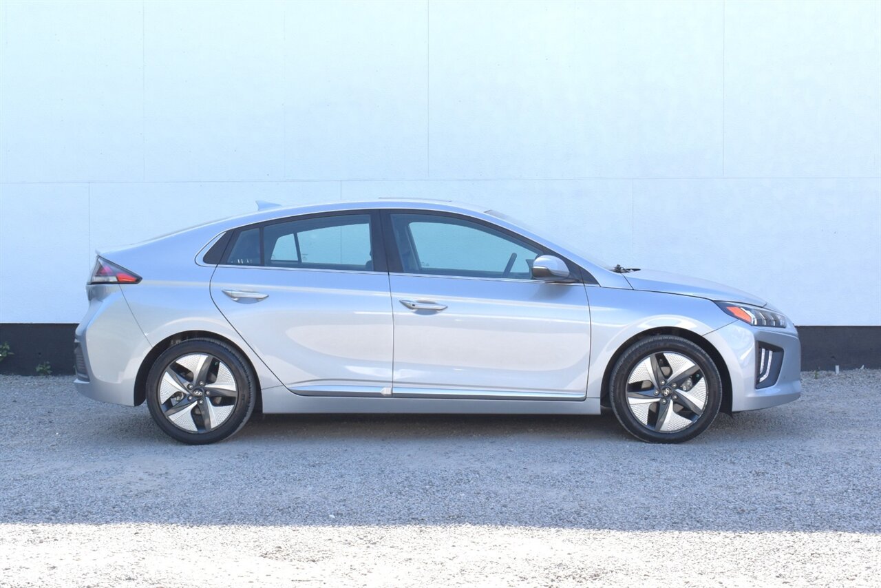 2022 Hyundai IONIQ Hybrid Limited 4dr Hatchback**BY APPOINTMENT ONLY**54 City MPG! 57 Hwy MPG! Back Up Camera! Blind Spot Monitor! Parking Assist! Collision Mitigation! Navigation! Apple CarPlay! Android Auto! Heated Seats! Sunroof! - Photo 6 - Portland, OR 97266