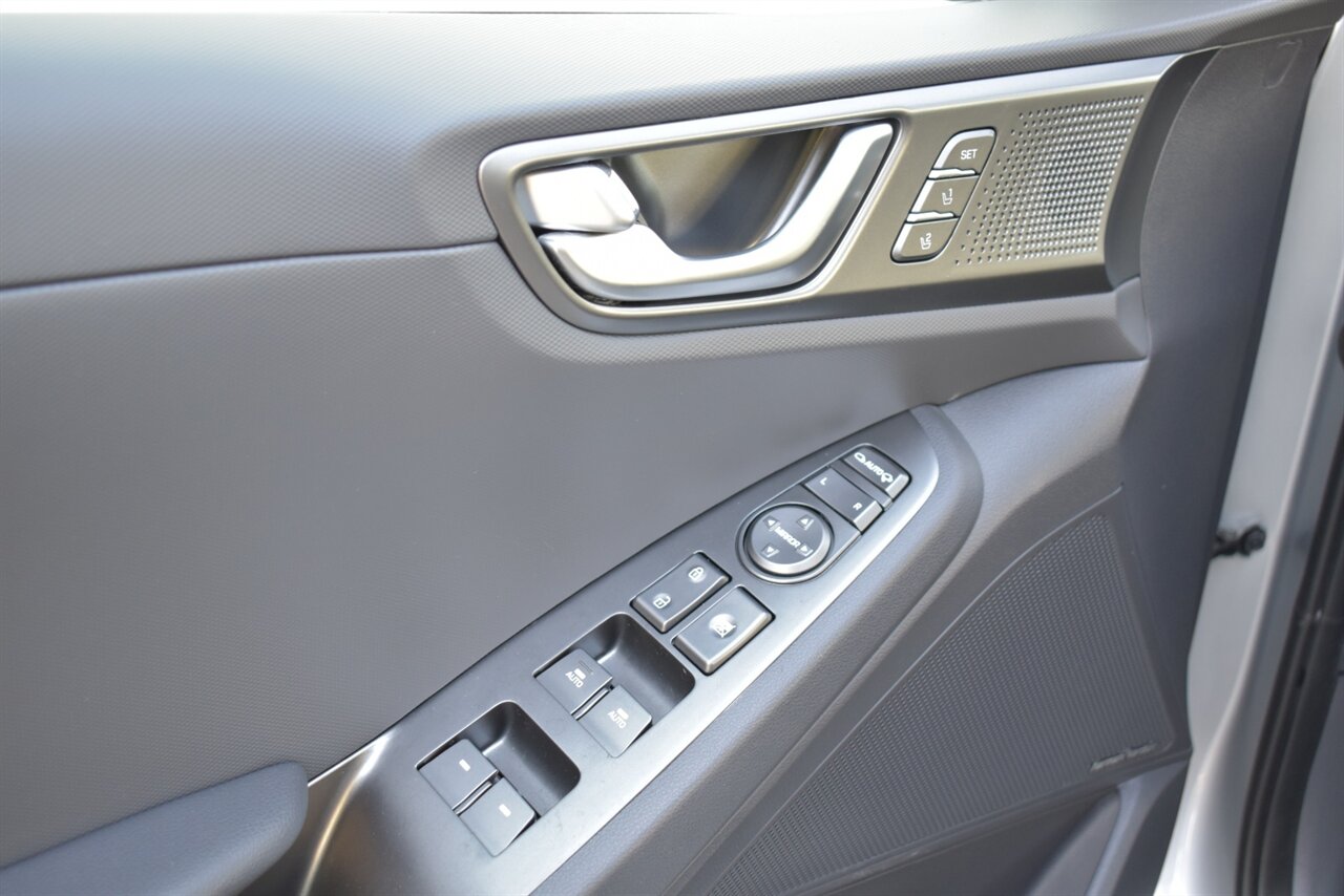 2022 Hyundai IONIQ Hybrid Limited 4dr Hatchback**BY APPOINTMENT ONLY**54 City MPG! 57 Hwy MPG! Back Up Camera! Blind Spot Monitor! Parking Assist! Collision Mitigation! Navigation! Apple CarPlay! Android Auto! Heated Seats! Sunroof! - Photo 17 - Portland, OR 97266