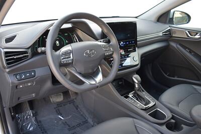 2022 Hyundai IONIQ Hybrid Limited 4dr Hatchback**BY APPOINTMENT ONLY**54 City MPG! 57 Hwy MPG! Back Up Camera! Blind Spot Monitor! Parking Assist! Collision Mitigation! Navigation! Apple CarPlay! Android Auto! Heated Seats! Sunroof! - Photo 3 - Portland, OR 97266