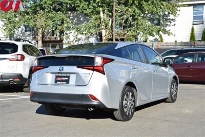 2020 Toyota Prius XLE AWD-e  4dr Hatchback! 51 City MPG! 47 Hwy MPG! Heated Leather Seats! Qi (wireless phone) Charging Station! Toyota Safety Sense 2.0! EV, ECO, & POWER Modes! Back Up Camera! Bluetooth w/Voice Activation! - Photo 5 - Portland, OR 97266