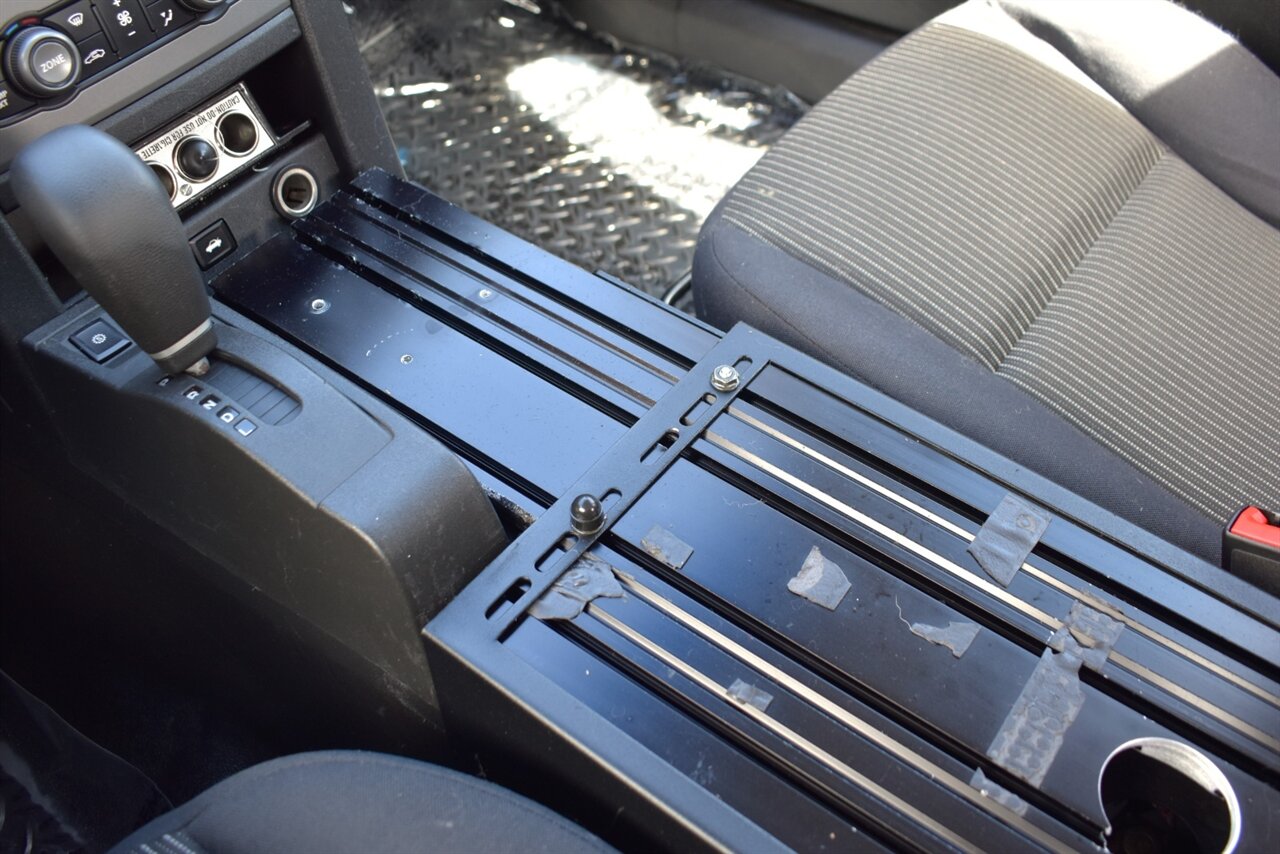 2013 Chevrolet Caprice Police 4dr Sedan w/1SB! Bluetooth Connectivity! Traction Control! Sport-Tuned Transmission Mode! Rear-Wheel Drive! Heavy-Duty Suspension & Brakes! - Photo 24 - Portland, OR 97266