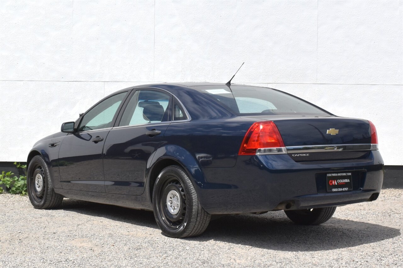 2013 Chevrolet Caprice Police 4dr Sedan w/1SB! Bluetooth Connectivity! Traction Control! Sport-Tuned Transmission Mode! Rear-Wheel Drive! Heavy-Duty Suspension & Brakes! - Photo 2 - Portland, OR 97266