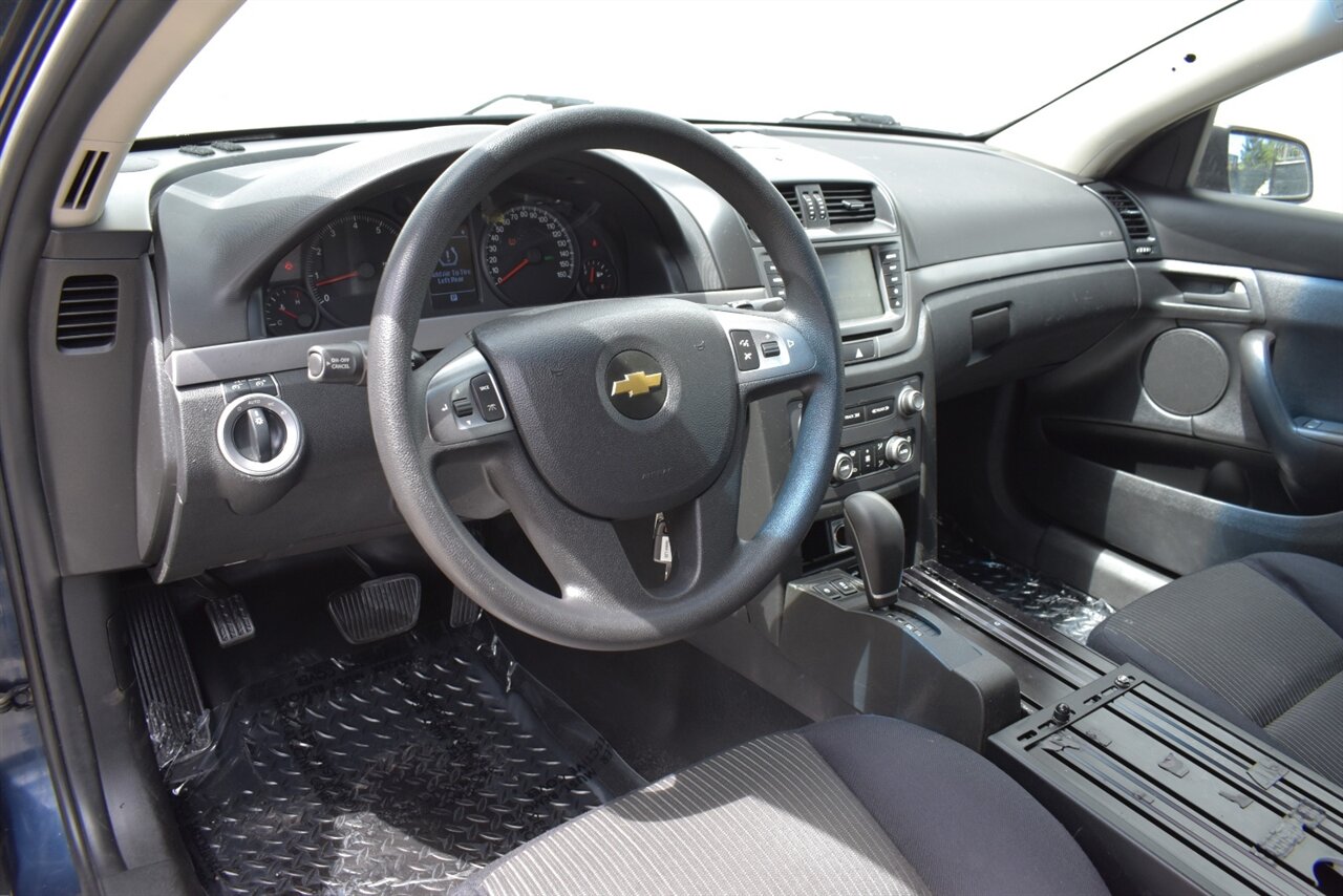 2013 Chevrolet Caprice Police 4dr Sedan w/1SB! Bluetooth Connectivity! Traction Control! Sport-Tuned Transmission Mode! Rear-Wheel Drive! Heavy-Duty Suspension & Brakes! - Photo 3 - Portland, OR 97266