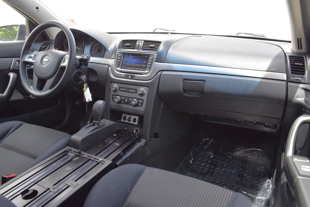 2013 Chevrolet Caprice Police 4dr Sedan w/1SB! Bluetooth Connectivity! Traction Control! Sport-Tuned Transmission Mode! Rear-Wheel Drive! Heavy-Duty Suspension & Brakes! - Photo 12 - Portland, OR 97266