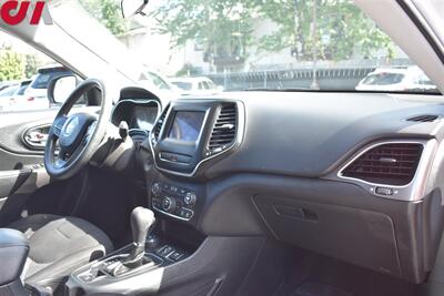 2019 Jeep Cherokee Latitude  4x4 Latitude 4dr SUV Touchscreen Display! Bluetooth Connection! Back Cam! Selec-Terrain! Roomy cabin! - Photo 11 - Portland, OR 97266