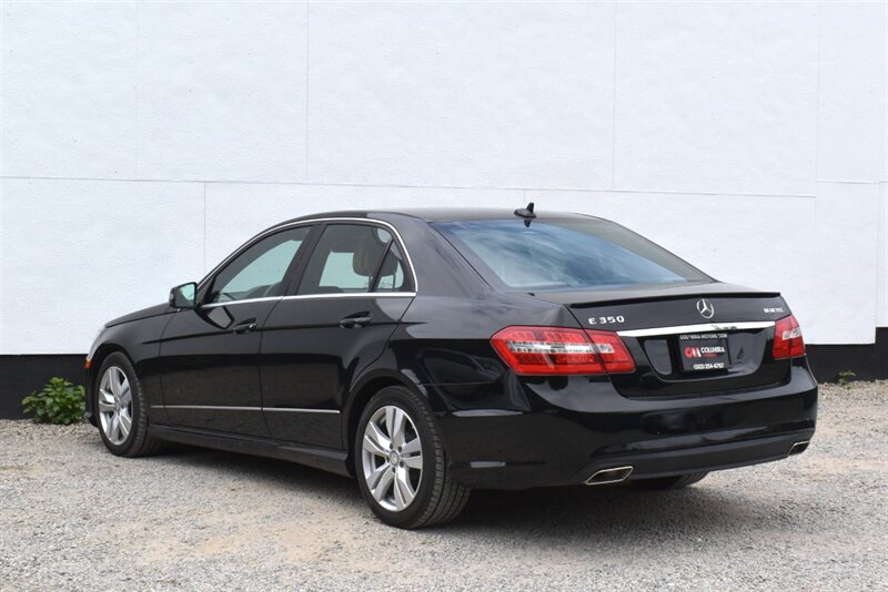 2013 Mercedes-Benz E 350 BlueTEC Luxury  4dr Sedan! **BY APPOINTMENT ONLY** Back Up Cam! Lane Keeping Assist! Cruise Control! Rear Wheel Drive! Economy & Sport Driving Modes! Power Sunroof! Heated & Ventilated Leather Seats! Bluetooth!