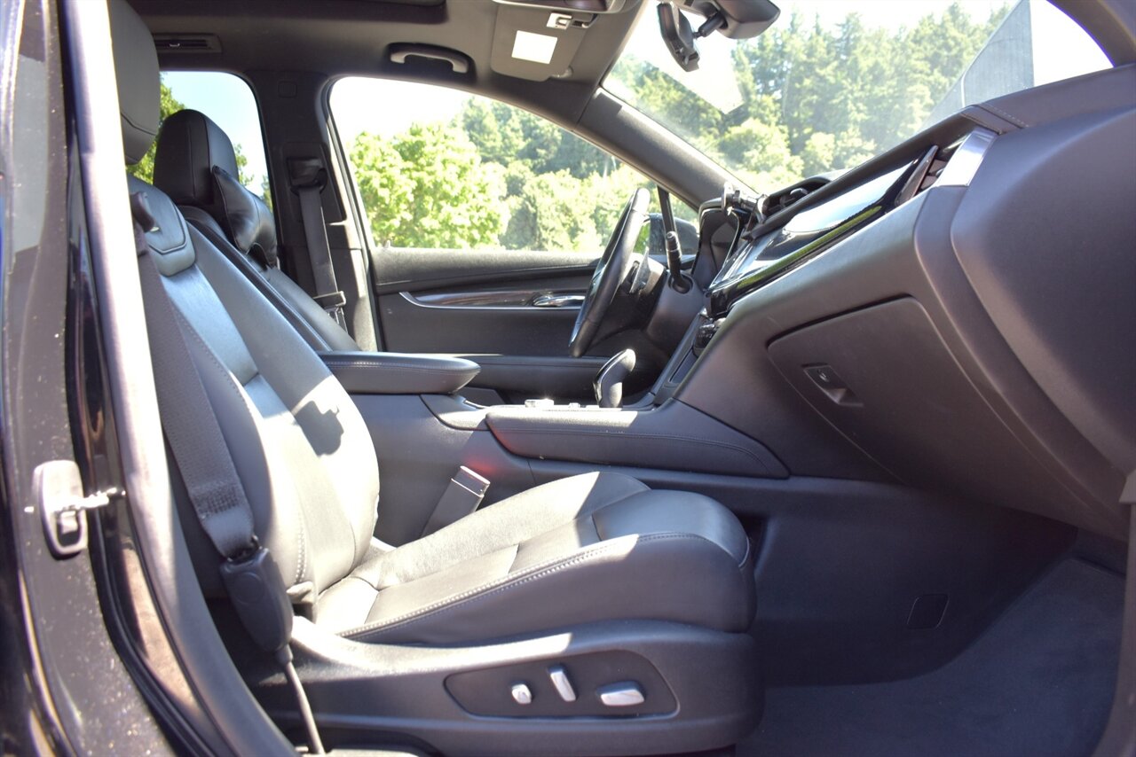 2020 Cadillac XT6 Sport 4x4 4dr SUV**BY APPOINTMENT ONLY**3rd Row Seats! Back Up Camera! Sport & Off-Road Drive Modes! Heated Leather Seats! Navigation! Blind Spot Monitoring! Apple CarPlay & Android Auto! - Photo 32 - Portland, OR 97266