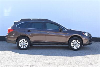 2019 Subaru Outback 2.5i  AWD 4dr Crossover! X-Mode! EyeSight Assist Tech! Back Up Camera! Lane Assist! Apple CarPlay! Android Auto! All Weather Floor Mats! - Photo 6 - Portland, OR 97266