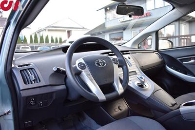 2015 Toyota Prius Two  4dr Hatchback 51 City MPG! 48 Hwy MPG! EV/ECO/PWR Modes! Bluetooth w/Voice Activation! Back-Up Cam! EV, ECO, & POWER Modes! Push Button Start! - Photo 3 - Portland, OR 97266