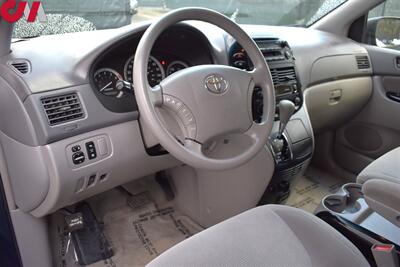 2004 Toyota Sienna LE 7 Passenger  AWD 4dr Mini-Van! Low Miles! Second-Row Captain’s Chairs! Child Protector Sliding Door Locks! Deluxe AM/FM/Cass/CD! Fold-Down Rear Seats! Cruise Control! Tow Hitch! - Photo 3 - Portland, OR 97266