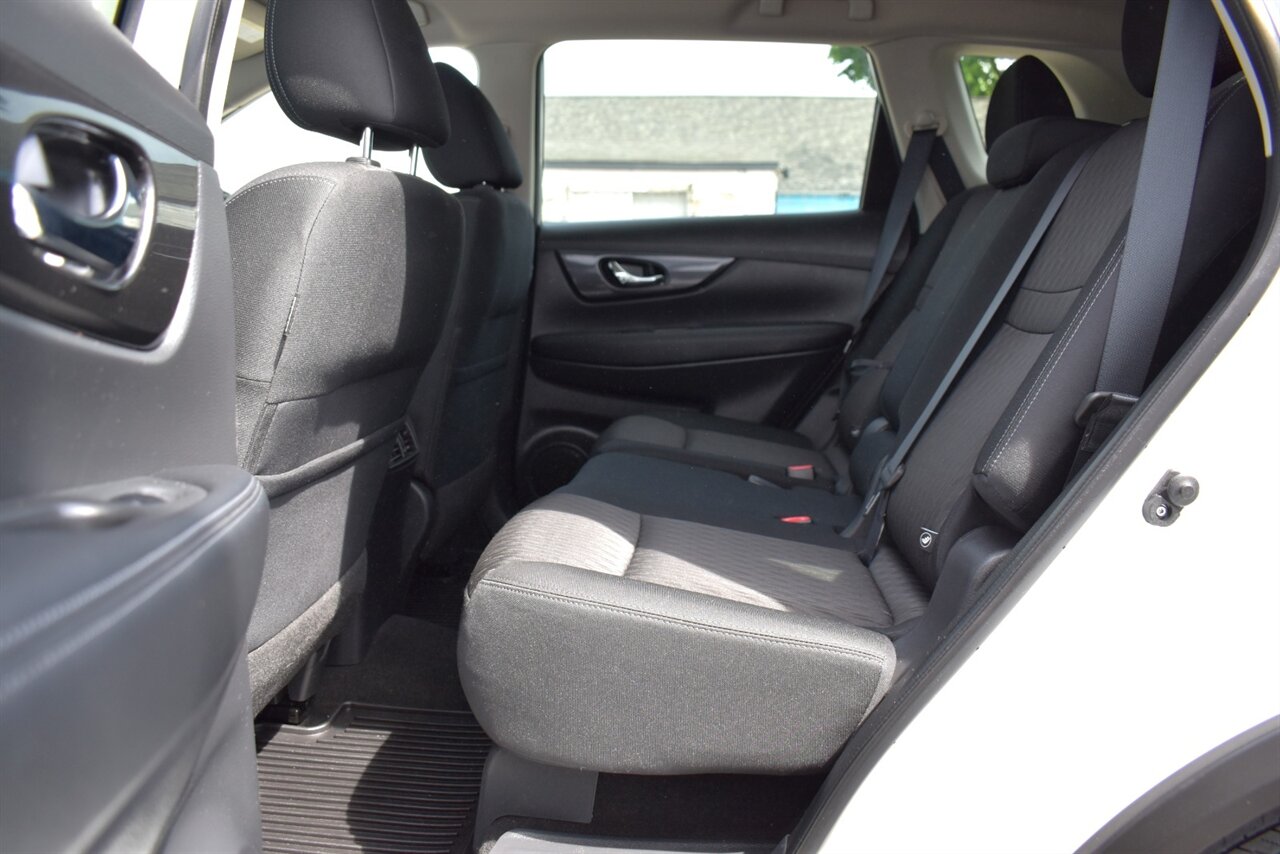 2017 Nissan Rogue SV AWD 4dr Crossover! Blind Spot Monitor! Rear Cross Traffic Alert! Bluetooth/USB/Aux-In! Eco & Sport Drive Modes! All Weather Floor Mats! Roof-Rails! - Photo 24 - Portland, OR 97266