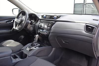 2017 Nissan Rogue SV AWD 4dr Crossover! Blind Spot Monitor! Rear Cross Traffic Alert! Bluetooth/USB/Aux-In! Eco & Sport Drive Modes! All Weather Floor Mats! Roof-Rails! - Photo 12 - Portland, OR 97266