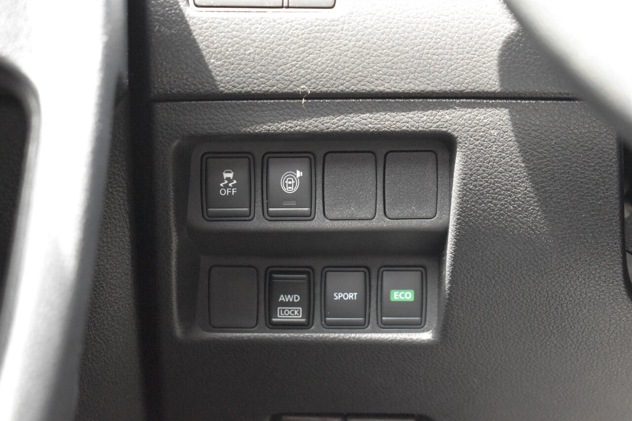 2017 Nissan Rogue SV AWD 4dr Crossover! Blind Spot Monitor! Rear Cross Traffic Alert! Bluetooth/USB/Aux-In! Eco & Sport Drive Modes! All Weather Floor Mats! Roof-Rails! - Photo 18 - Portland, OR 97266