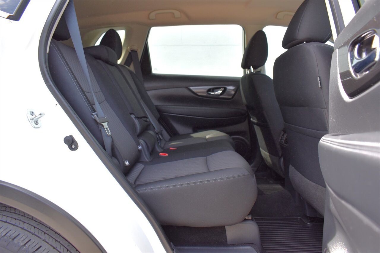 2017 Nissan Rogue SV AWD 4dr Crossover! Blind Spot Monitor! Rear Cross Traffic Alert! Bluetooth/USB/Aux-In! Eco & Sport Drive Modes! All Weather Floor Mats! Roof-Rails! - Photo 25 - Portland, OR 97266