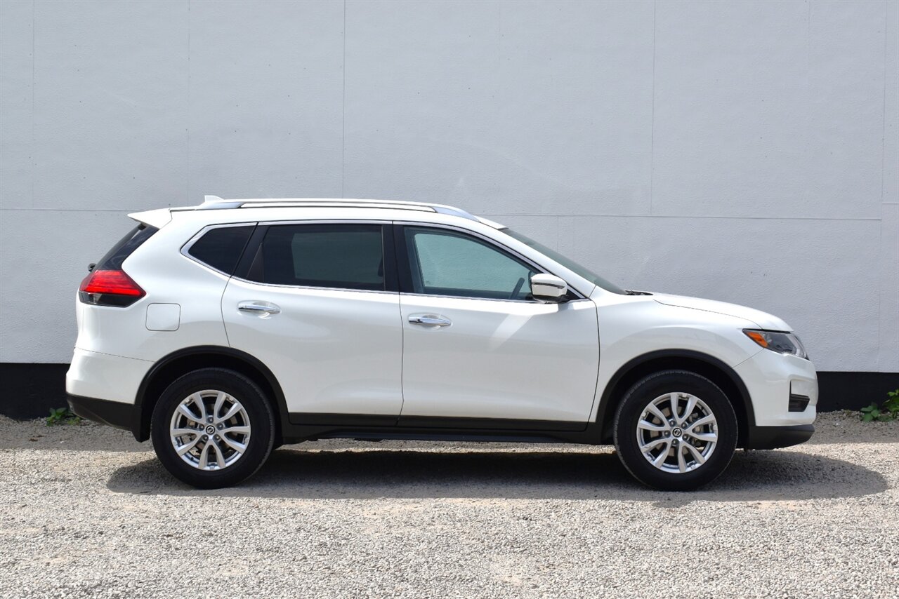2017 Nissan Rogue SV AWD 4dr Crossover! Blind Spot Monitor! Rear Cross Traffic Alert! Bluetooth/USB/Aux-In! Eco & Sport Drive Modes! All Weather Floor Mats! Roof-Rails! - Photo 6 - Portland, OR 97266