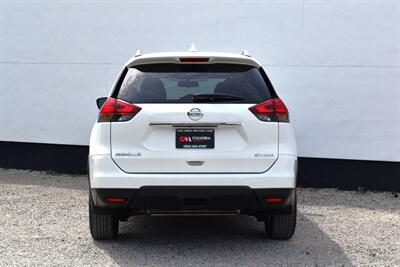 2017 Nissan Rogue SV AWD 4dr Crossover! Blind Spot Monitor! Rear Cross Traffic Alert! Bluetooth/USB/Aux-In! Eco & Sport Drive Modes! All Weather Floor Mats! Roof-Rails! - Photo 4 - Portland, OR 97266