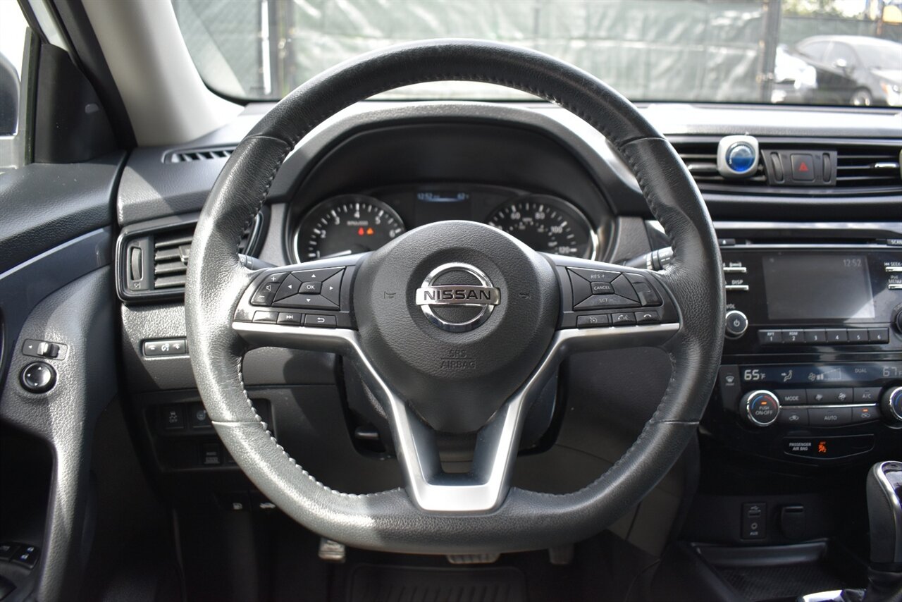 2017 Nissan Rogue SV AWD 4dr Crossover! Blind Spot Monitor! Rear Cross Traffic Alert! Bluetooth/USB/Aux-In! Eco & Sport Drive Modes! All Weather Floor Mats! Roof-Rails! - Photo 14 - Portland, OR 97266