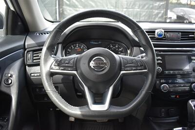 2017 Nissan Rogue SV AWD 4dr Crossover! Blind Spot Monitor! Rear Cross Traffic Alert! Bluetooth/USB/Aux-In! Eco & Sport Drive Modes! All Weather Floor Mats! Roof-Rails! - Photo 14 - Portland, OR 97266
