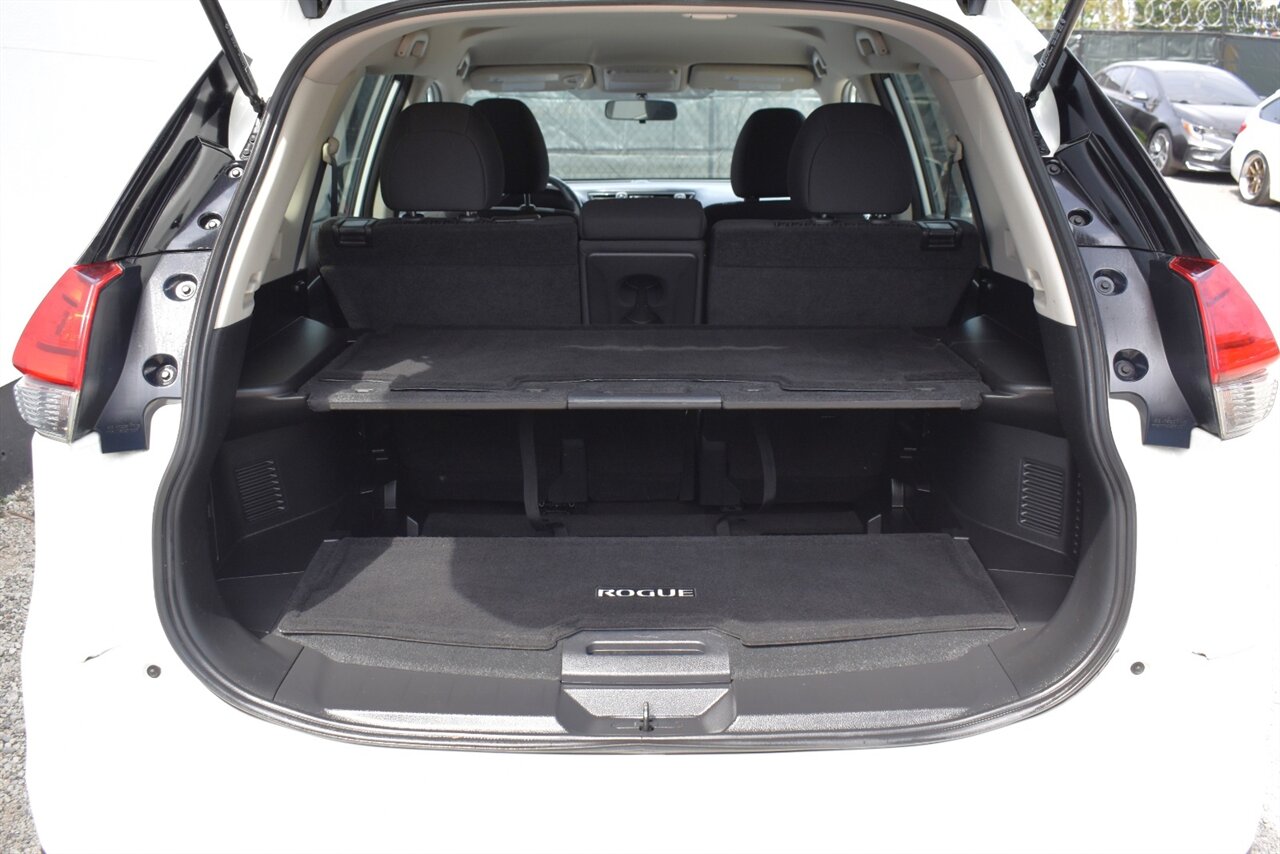 2017 Nissan Rogue SV AWD 4dr Crossover! Blind Spot Monitor! Rear Cross Traffic Alert! Bluetooth/USB/Aux-In! Eco & Sport Drive Modes! All Weather Floor Mats! Roof-Rails! - Photo 27 - Portland, OR 97266