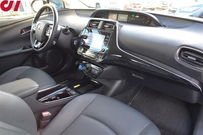 2020 Toyota Prius XLE AWD-e  AWD 4dr Hatchback! 52 City MPG! 48 Hwy MPG! Back Up Camera! Lane Assist! Collision Mitigation! Bluetooth! Heated Leather Seats! Heated Steering Wheel! Qi-Wireless Charging! Trunk Cargo Cover! - Photo 11 - Portland, OR 97266