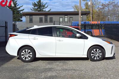 2020 Toyota Prius XLE AWD-e  AWD 4dr Hatchback! 52 City MPG! 48 Hwy MPG! Back Up Camera! Lane Assist! Collision Mitigation! Bluetooth! Heated Leather Seats! Heated Steering Wheel! Qi-Wireless Charging! Trunk Cargo Cover! - Photo 7 - Portland, OR 97266