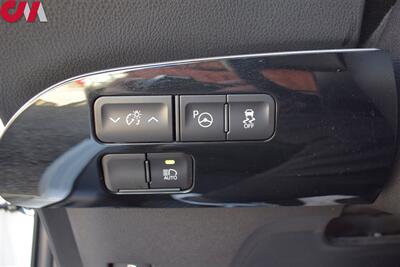 2020 Toyota Prius XLE AWD-e  AWD 4dr Hatchback! 52 City MPG! 48 Hwy MPG! Back Up Camera! Lane Assist! Collision Mitigation! Bluetooth! Heated Leather Seats! Heated Steering Wheel! Qi-Wireless Charging! Trunk Cargo Cover! - Photo 14 - Portland, OR 97266