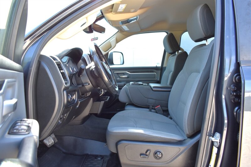 2020 RAM 1500 Big Horn 4x4 4dr CrewCab! 6.4 ft. Short Bed! Big Horn Trim! 2WD/4WD Auto/4WD High/4WD Low! Tow/Haul Mode! Apple CarPlay & Android Auto! Uconnect Touchscreen! Bluetooth! Backup Camera! - Photo 10 - Portland, OR 97266