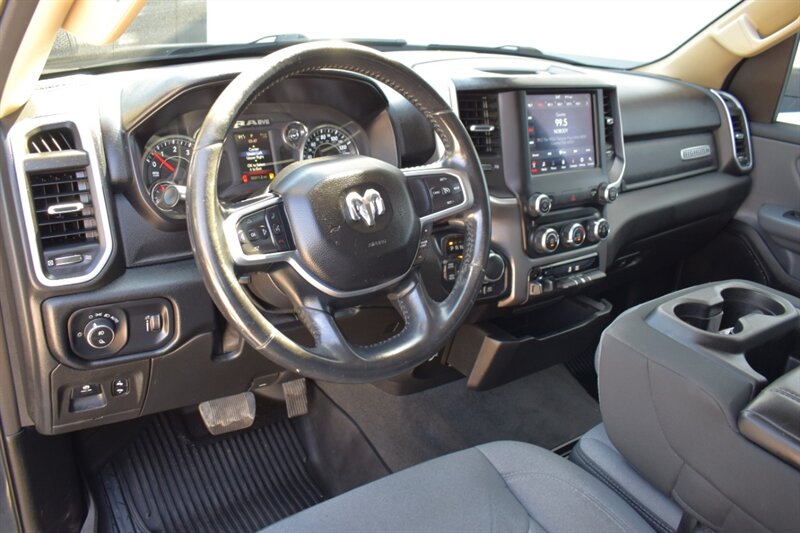 2020 RAM 1500 Big Horn 4x4 4dr CrewCab! 6.4 ft. Short Bed! Big Horn Trim! 2WD/4WD Auto/4WD High/4WD Low! Tow/Haul Mode! Apple CarPlay & Android Auto! Uconnect Touchscreen! Bluetooth! Backup Camera! - Photo 3 - Portland, OR 97266