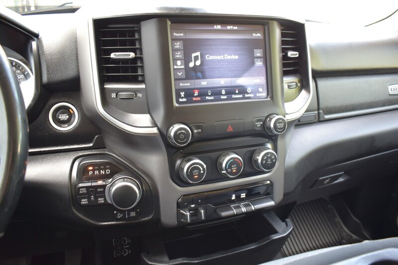 2020 RAM 1500 Big Horn 4x4 4dr CrewCab! 6.4 ft. Short Bed! Big Horn Trim! 2WD/4WD Auto/4WD High/4WD Low! Tow/Haul Mode! Apple CarPlay & Android Auto! Uconnect Touchscreen! Bluetooth! Backup Camera! - Photo 20 - Portland, OR 97266