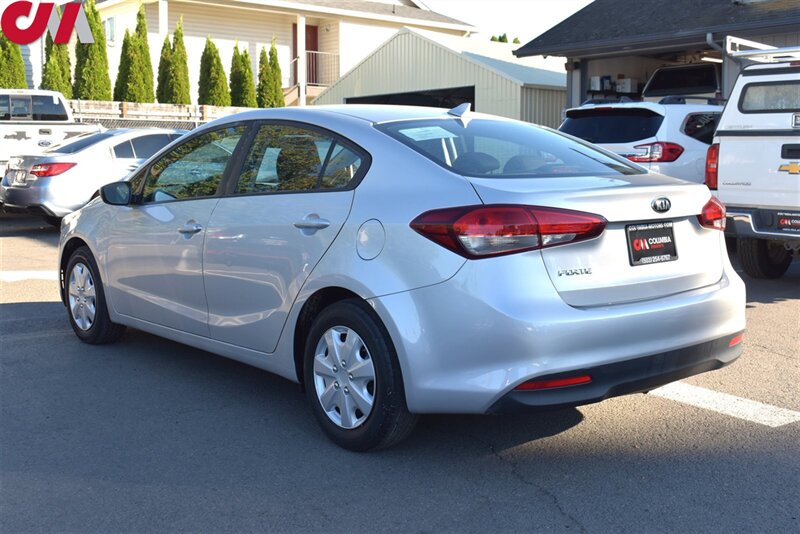 2017 Kia Forte LX  4dr Sedan 6-Speed Manual! 25 MPG City! / 34 MPG Highway! Traction Control! Bluetooth/Aux/USB!