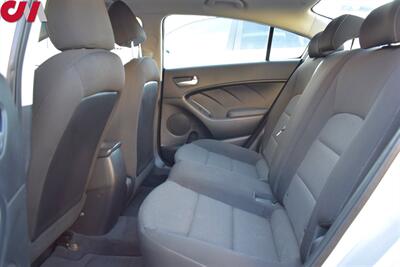 2017 Kia Forte LX  4dr Sedan 6-Speed Manual! 25 MPG City! / 34 MPG Highway! Traction Control! Bluetooth/Aux/USB! - Photo 19 - Portland, OR 97266