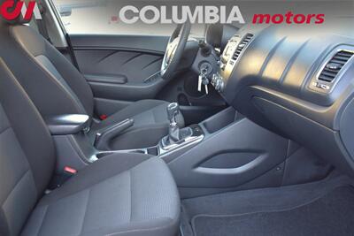 2017 Kia Forte LX 4dr Sedan 6-Speed Manual! 25 MPG City! / 34 MPG Highway! Traction Control! Bluetooth/Aux/USB! - Photo 21 - Portland, OR 97266