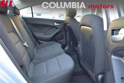 2017 Kia Forte LX 4dr Sedan 6-Speed Manual! 25 MPG City! / 34 MPG Highway! Traction Control! Bluetooth/Aux/USB! - Photo 20 - Portland, OR 97266