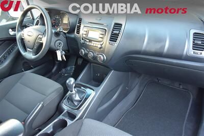 2017 Kia Forte LX 4dr Sedan 6-Speed Manual! 25 MPG City! / 34 MPG Highway! Traction Control! Bluetooth/Aux/USB! - Photo 11 - Portland, OR 97266