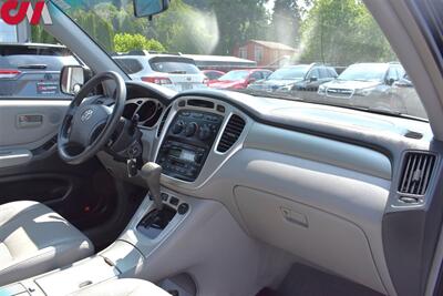 2006 Toyota Highlander Hybrid  AWD 4dr SUV! 3rd Row Seats! Leather Seats! Sunroof! Tow Hitch! All Weather Floor Mats! Cruise Control! JBL Sound! - Photo 11 - Portland, OR 97266