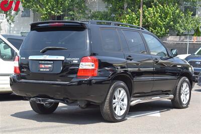 2006 Toyota Highlander Hybrid  AWD 4dr SUV! 3rd Row Seats! Leather Seats! Sunroof! Tow Hitch! All Weather Floor Mats! Cruise Control! JBL Sound! - Photo 5 - Portland, OR 97266